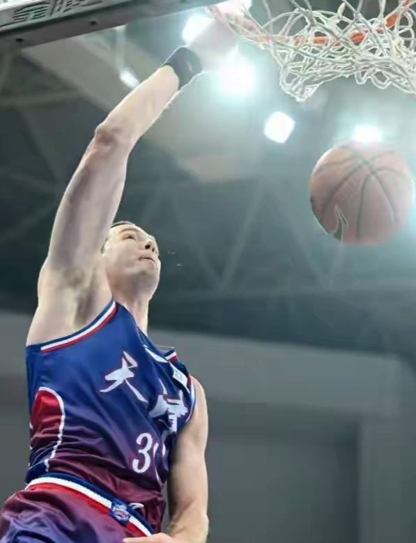 博鱼体育-天津男篮111-86送四川37连败 维纳莱斯25分